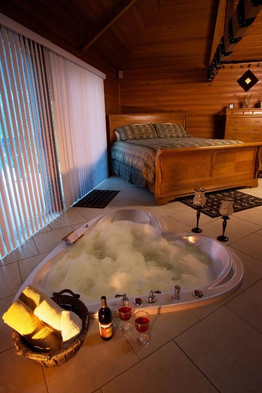 Serenity Springs - Michigan City Hotel Springfield Room photo