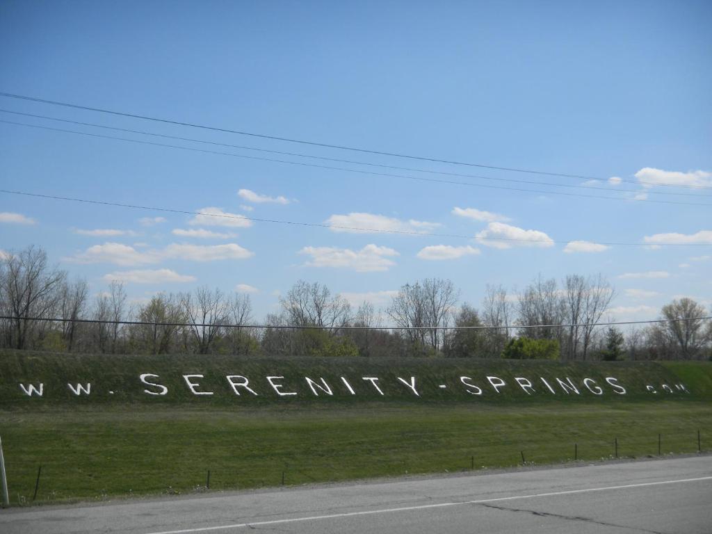 Serenity Springs - Michigan City Hotel Springfield Exterior photo