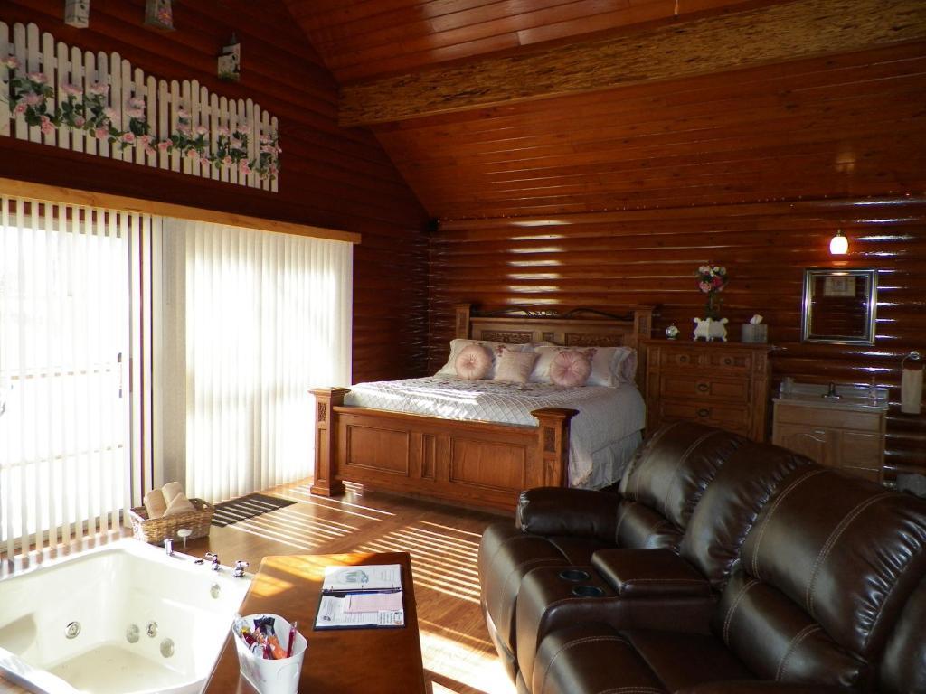 Serenity Springs - Michigan City Hotel Springfield Room photo